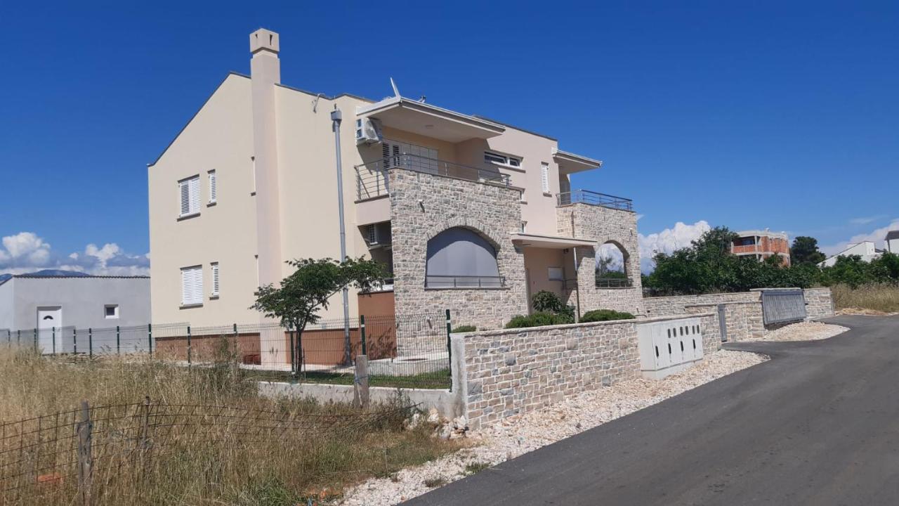 Apartmani Lucija ปอฟเลียนา ภายนอก รูปภาพ
