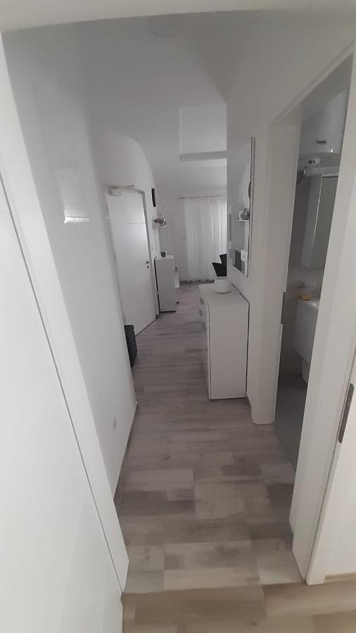 Apartmani Lucija ปอฟเลียนา ภายนอก รูปภาพ