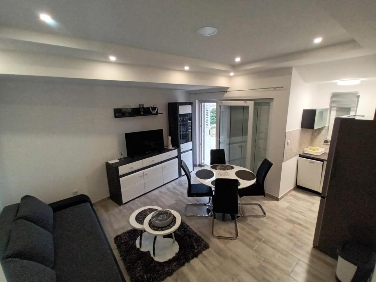 Apartmani Lucija ปอฟเลียนา ภายนอก รูปภาพ